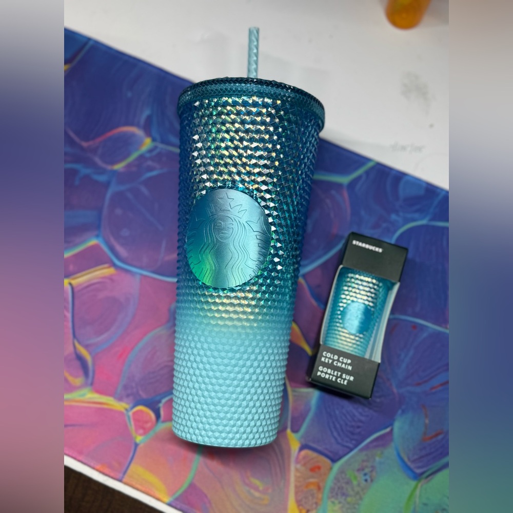 BNWT Elsa Blue Gradient Starbucks 24 oz Tumbler & keychain
